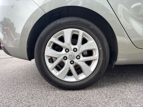 Used Kia Carens 2017 for sale - 76344025: Photo 9