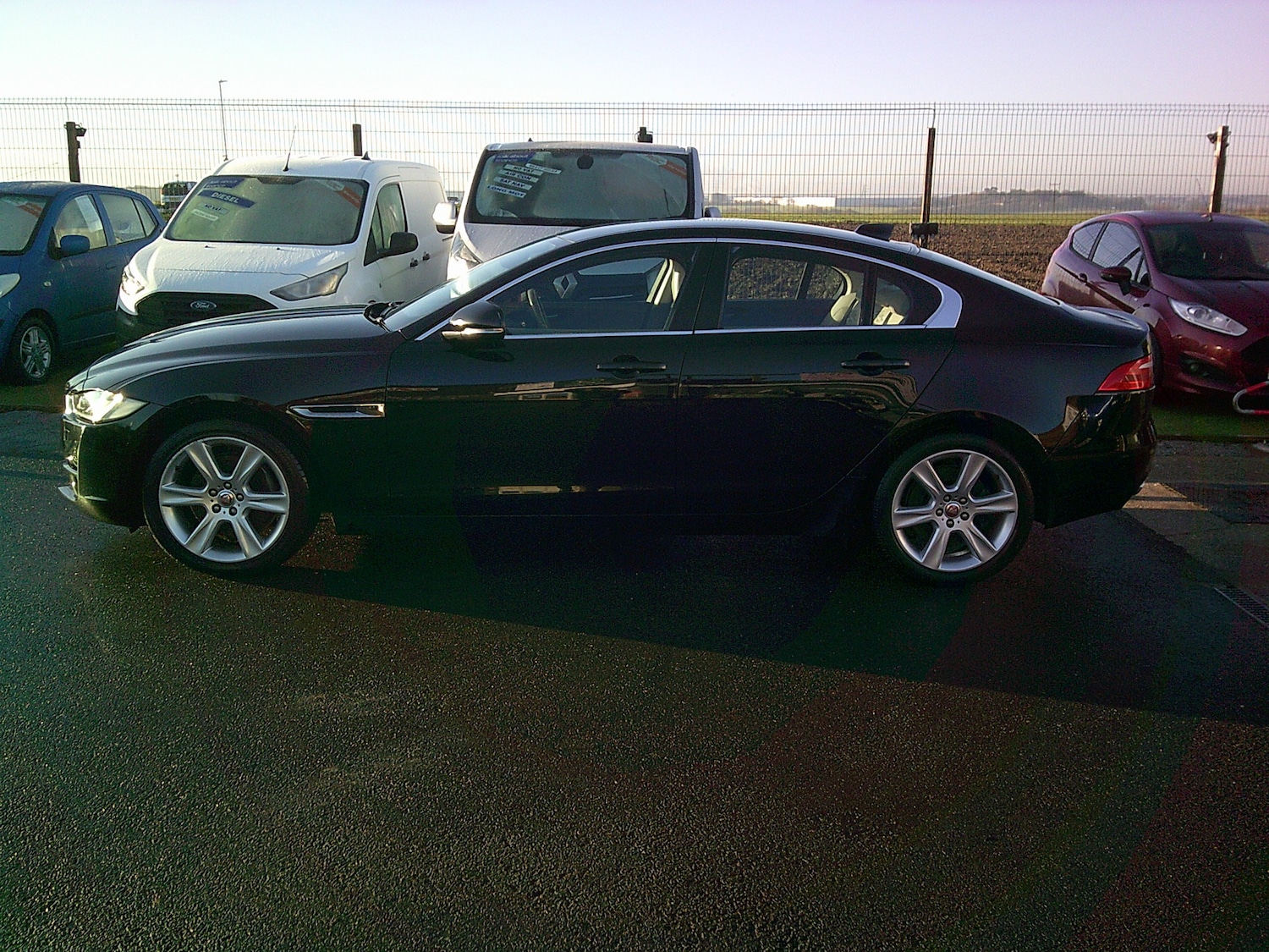 Used Jaguar XE 2017 for sale - 77196666: Photo 2