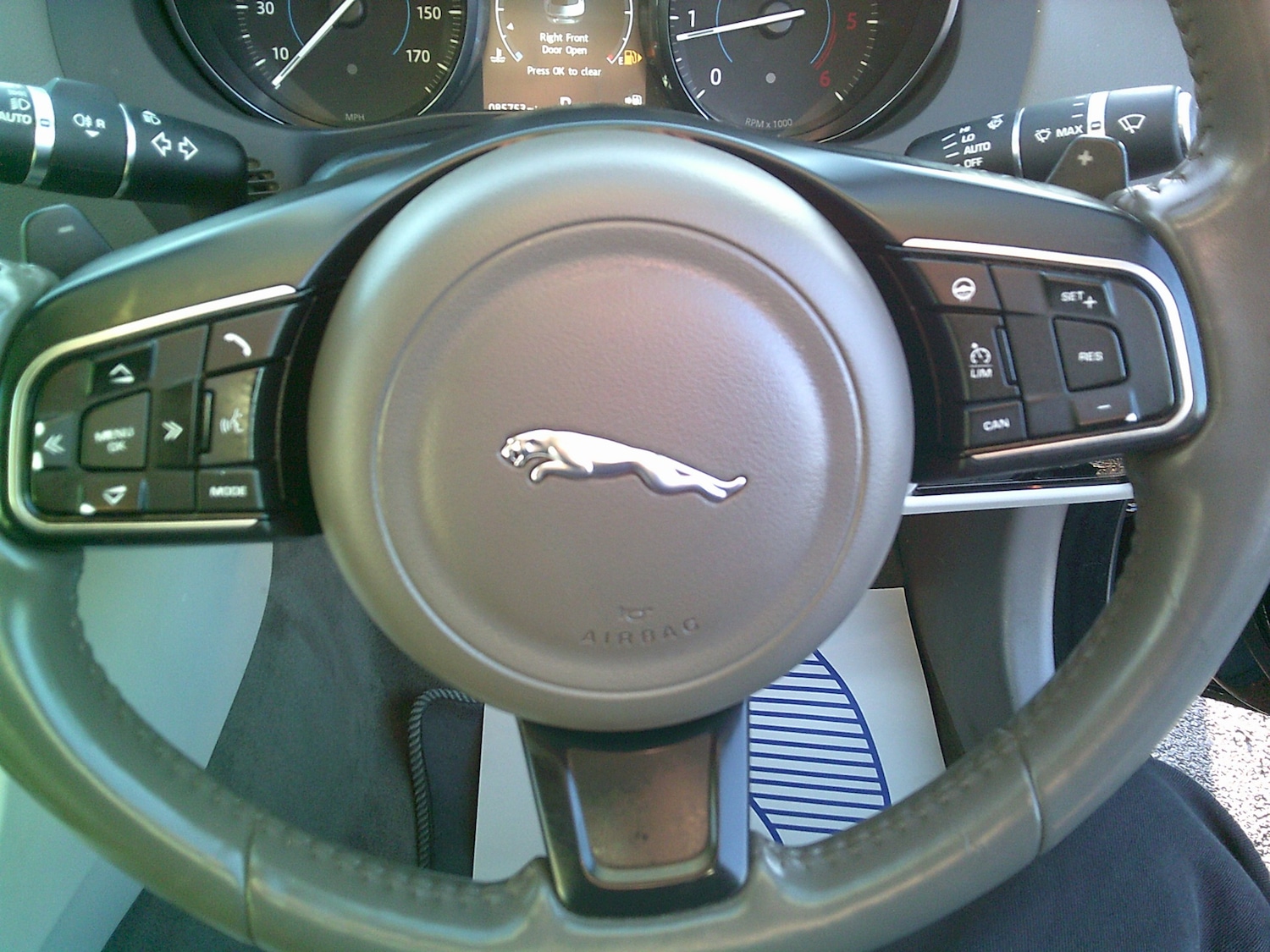 Used Jaguar XE 2017 for sale - 77196666: Photo 9