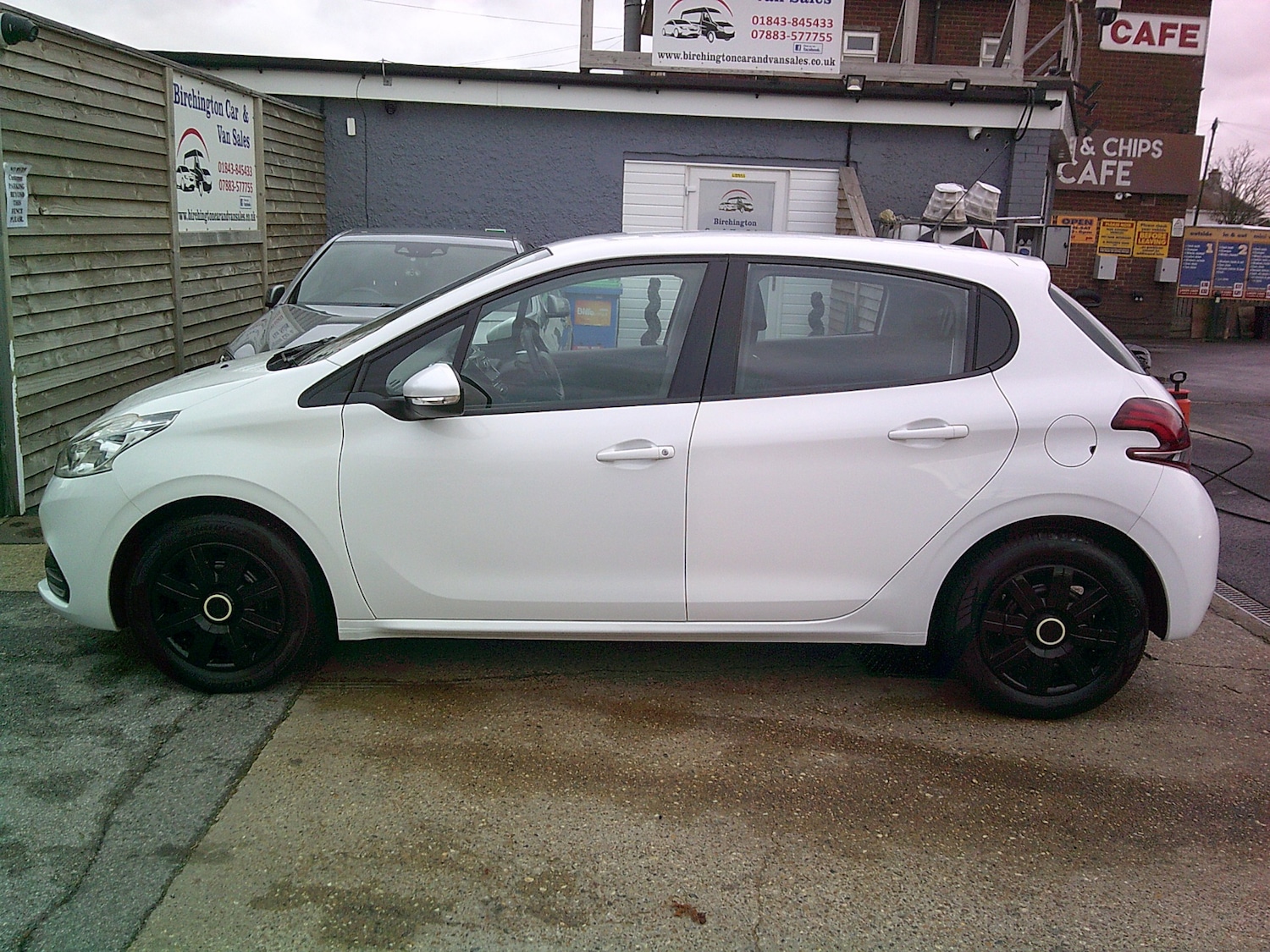 Used Peugeot 208 2016 for sale - 76320596: Photo 2