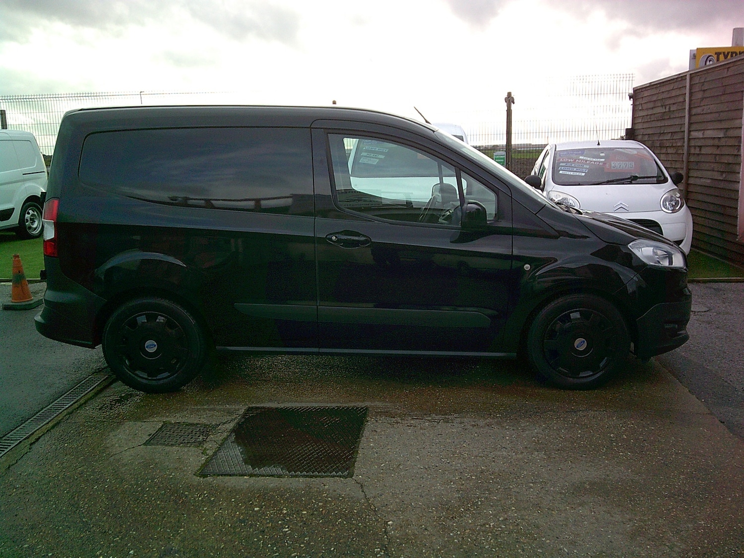 Used Ford Transit Courier 2017 for sale - 77311473: Photo 2