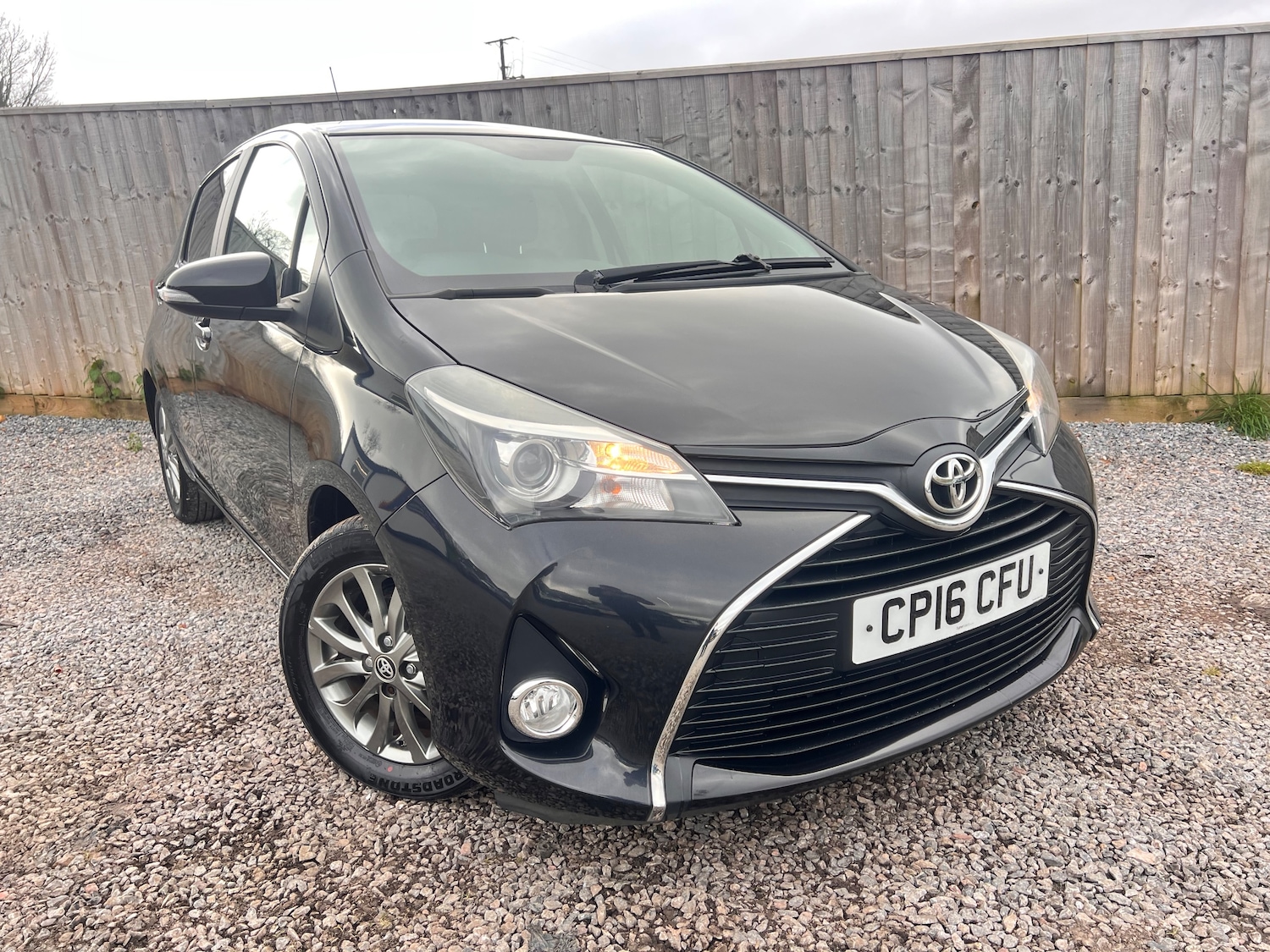 Used Toyota Yaris 2016 for sale - 77904335: Photo 2