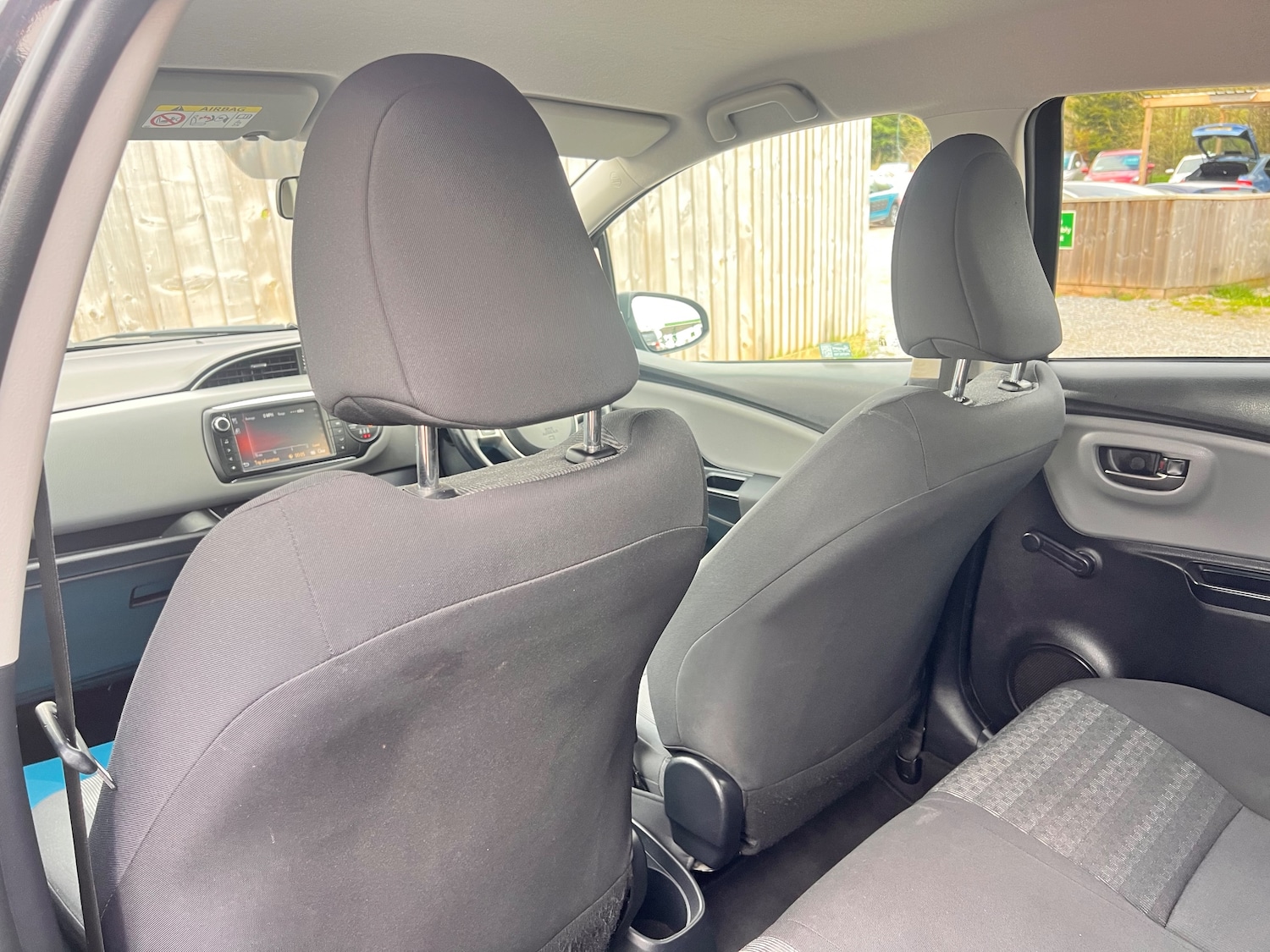 Used Toyota Yaris 2016 for sale - 77904335: Photo 25