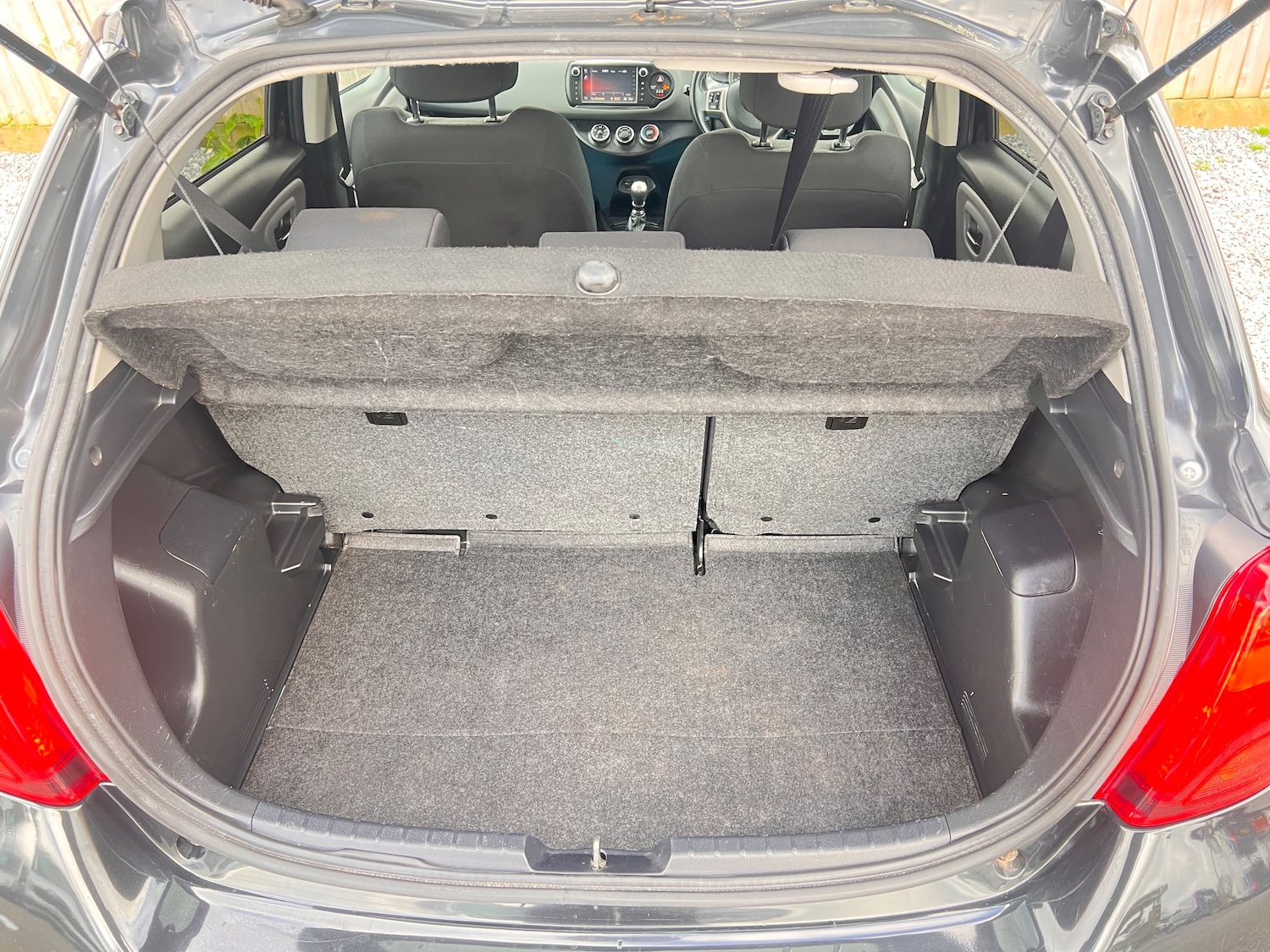 Used Toyota Yaris 2016 for sale - 77904335: Photo 29