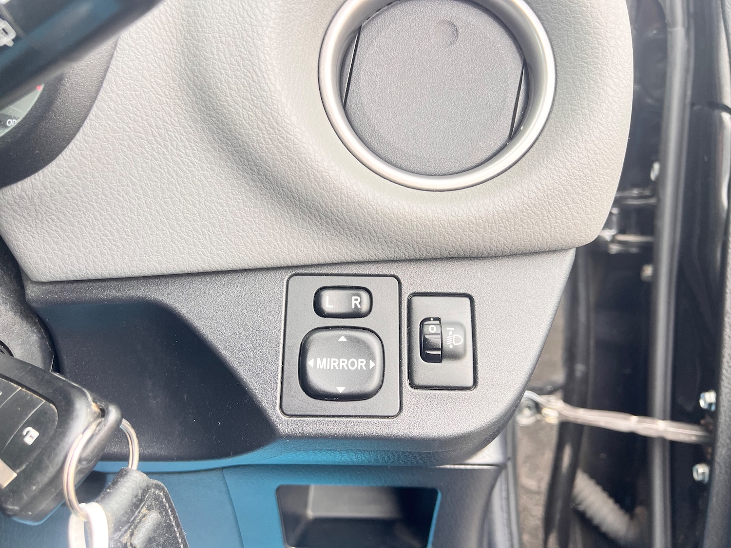 Used Toyota Yaris 2016 for sale - 77904335: Photo 33