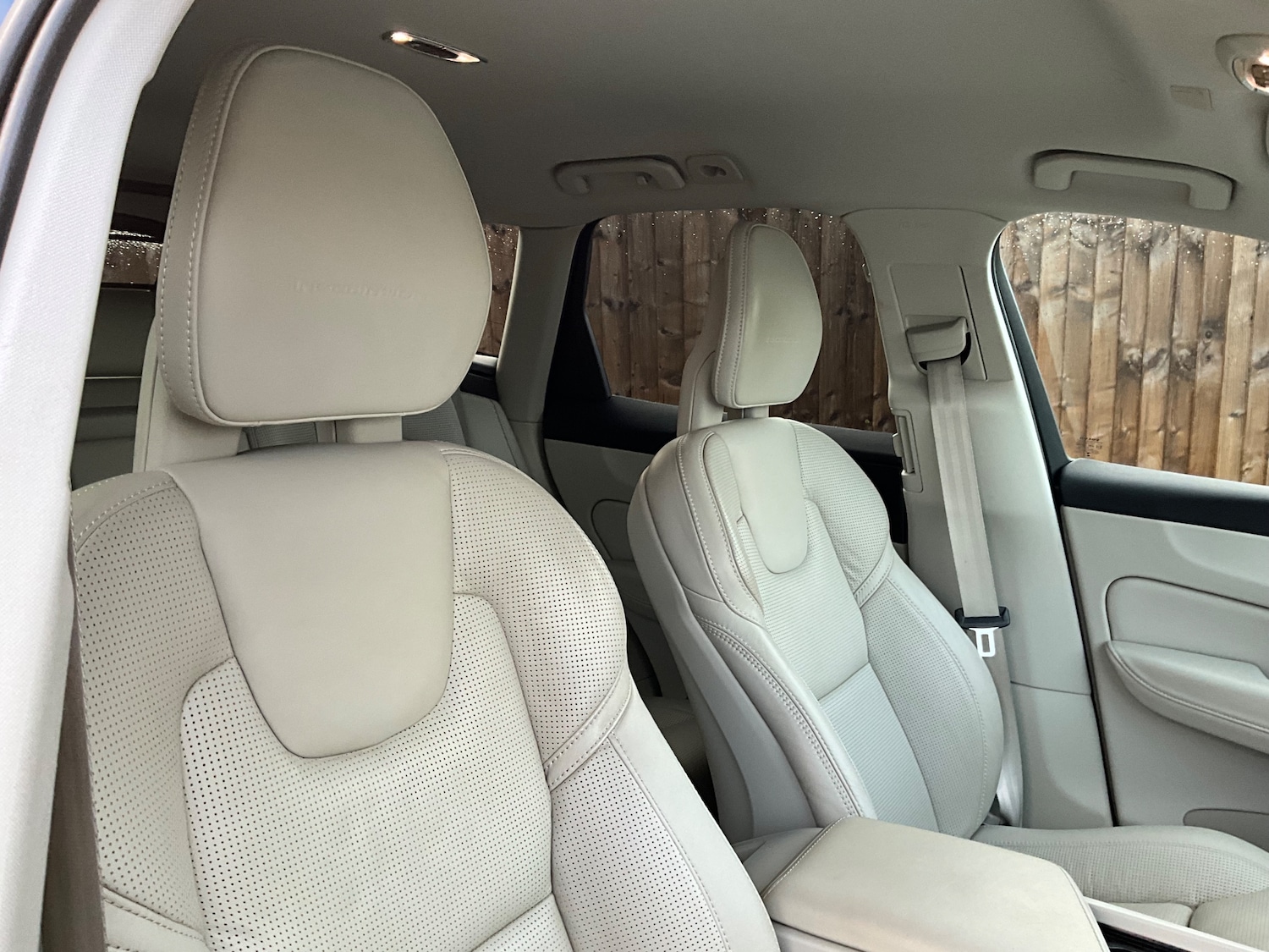 Used Volvo XC60 2017 for sale - 77381044: Photo 30