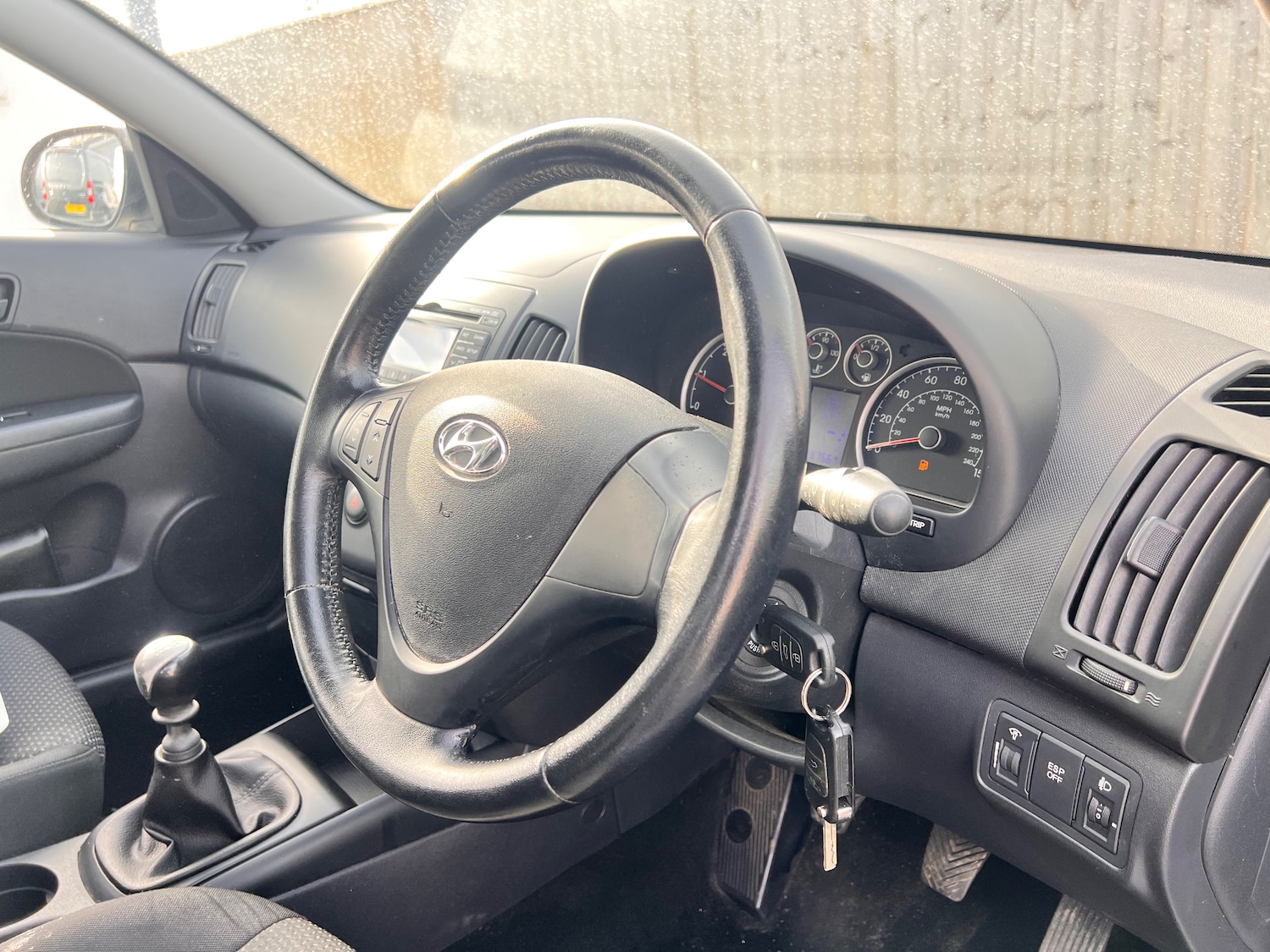 Used Hyundai i30 2010 for sale - 77382132: Photo 8