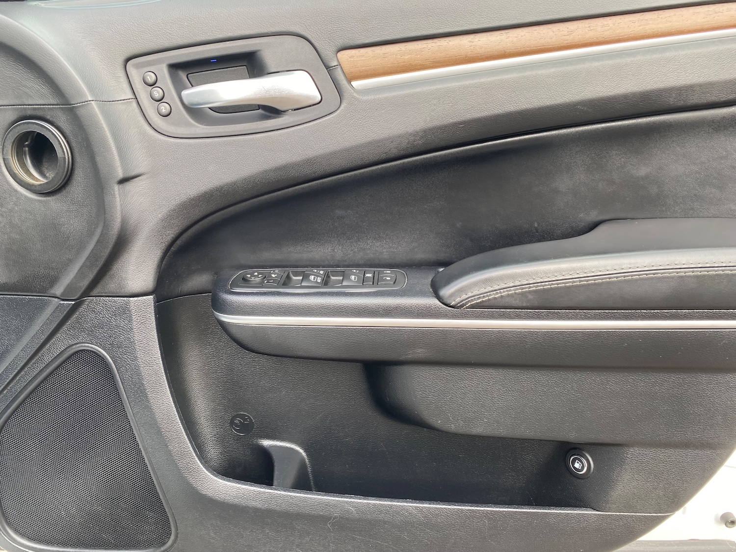 Used Chrysler 300C 2012 for sale - 77654129: Photo 35