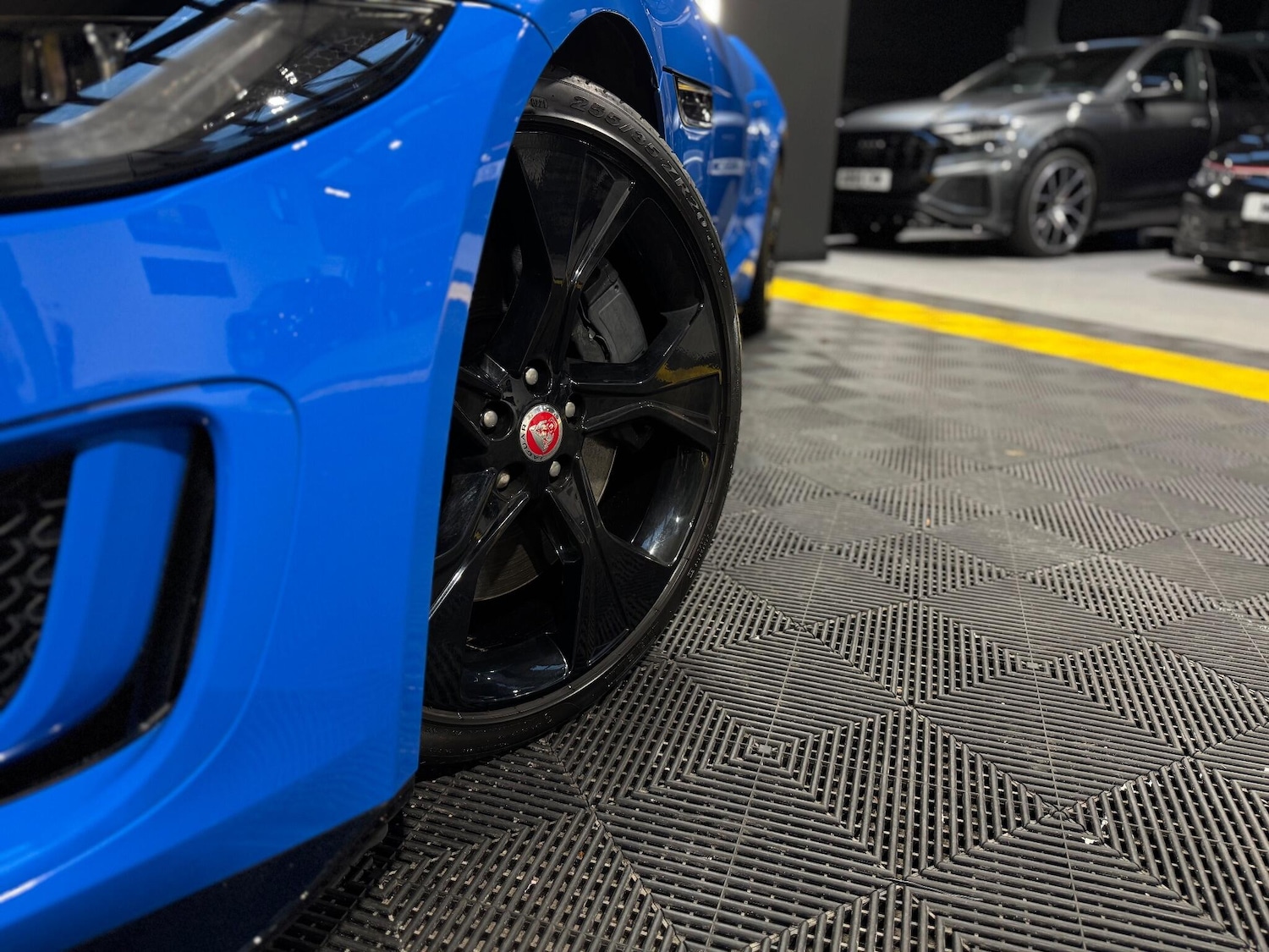 Used Jaguar F-Type 2021 for sale - 77015314: Photo 2