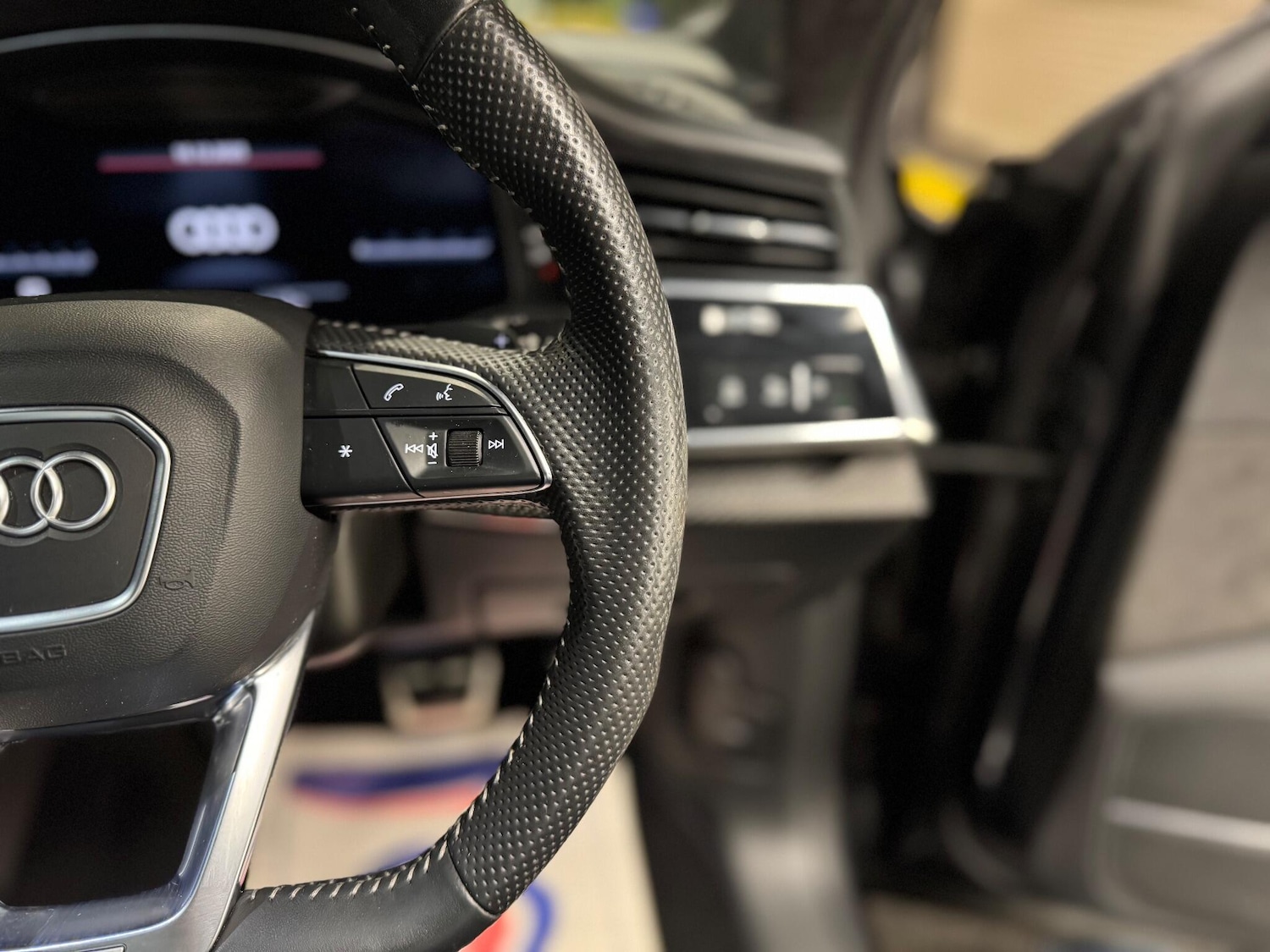 Used Audi SQ8 2019 for sale - 76975585: Photo 26