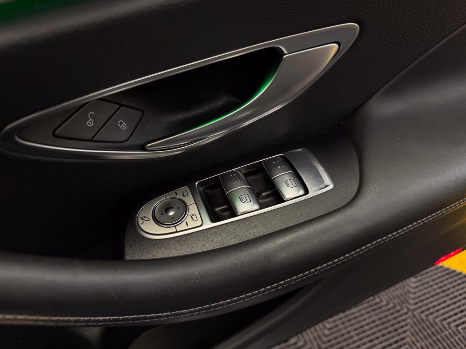 Used Mercedes-Benz E Class for sale - 77940689: Photo 42