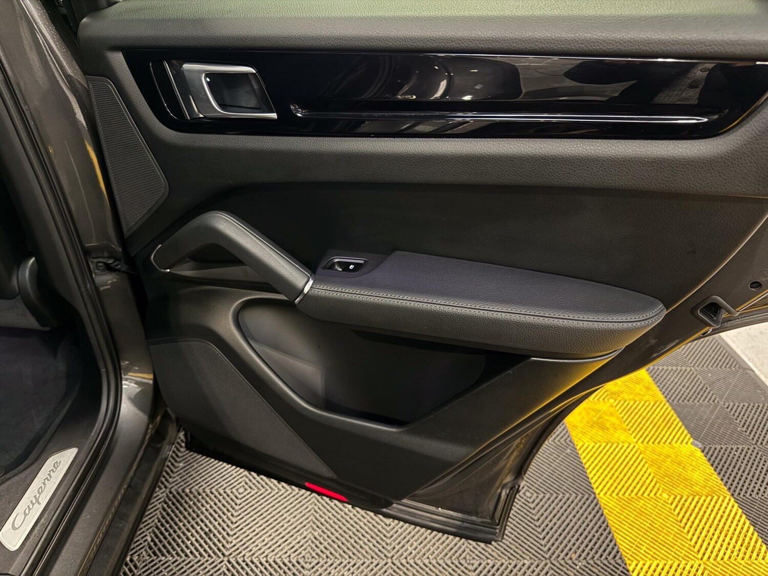 Used Porsche Cayenne 2020 for sale - 77696094: Photo 41