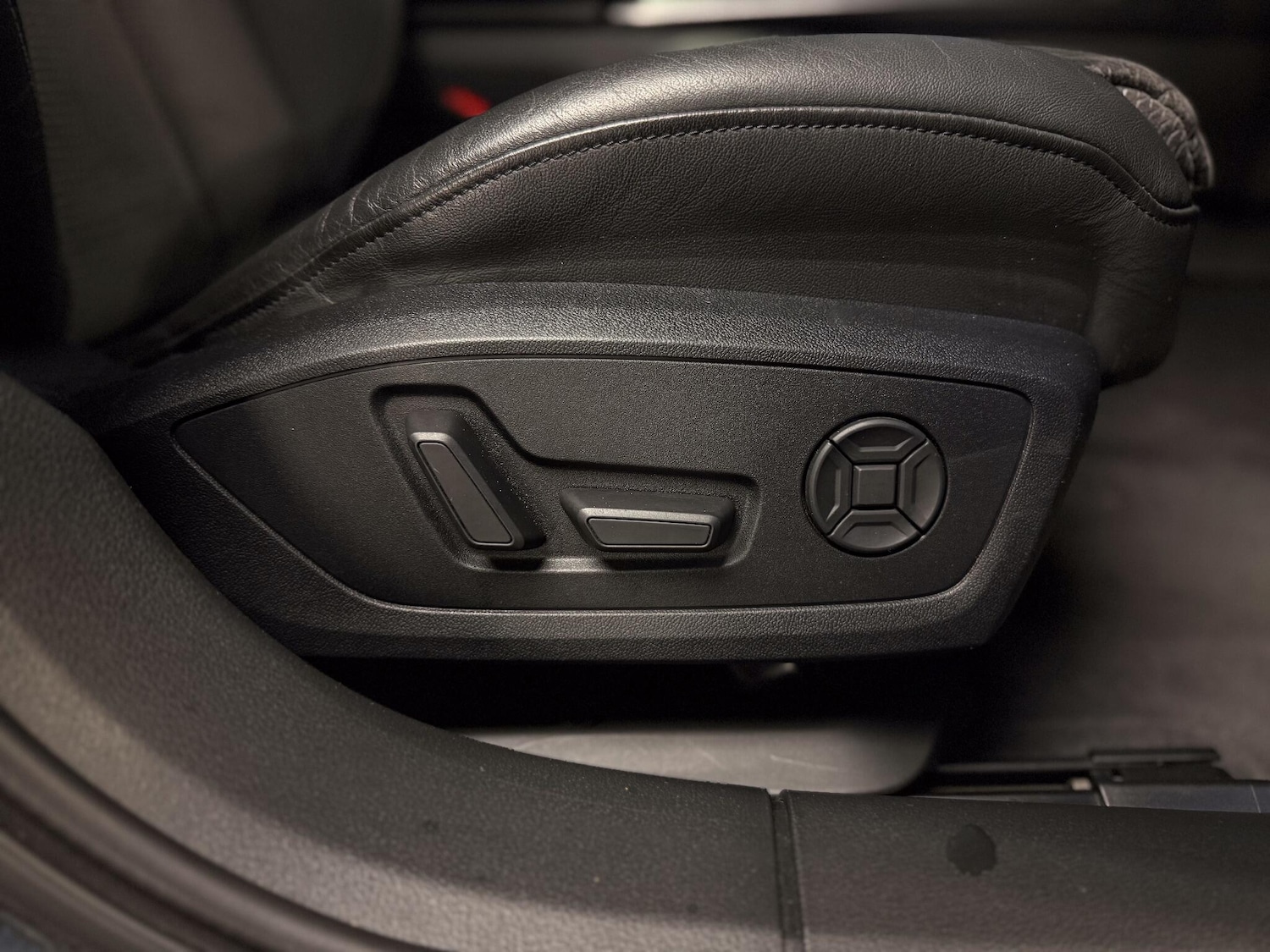 Used Audi A6 Saloon for sale - 77131507: Photo 32