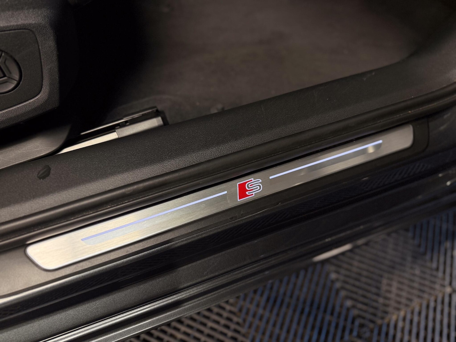 Used Audi A6 Saloon for sale - 77131507: Photo 36