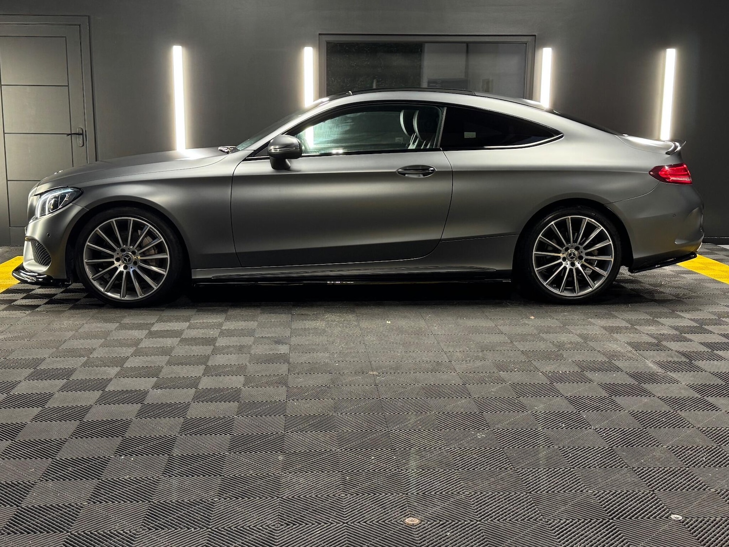 Used Mercedes-Benz C Class 2017 for sale - 77040321: Photo 4