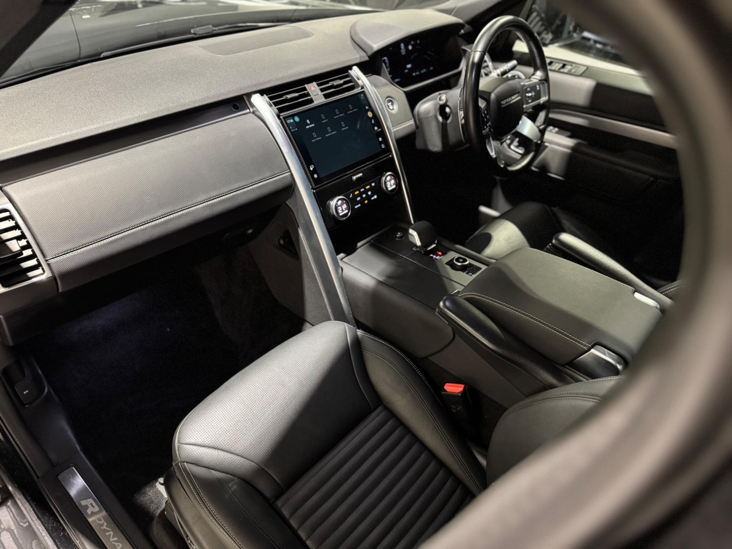 Used Land Rover Discovery 2021 for sale - 76849929: Photo 31