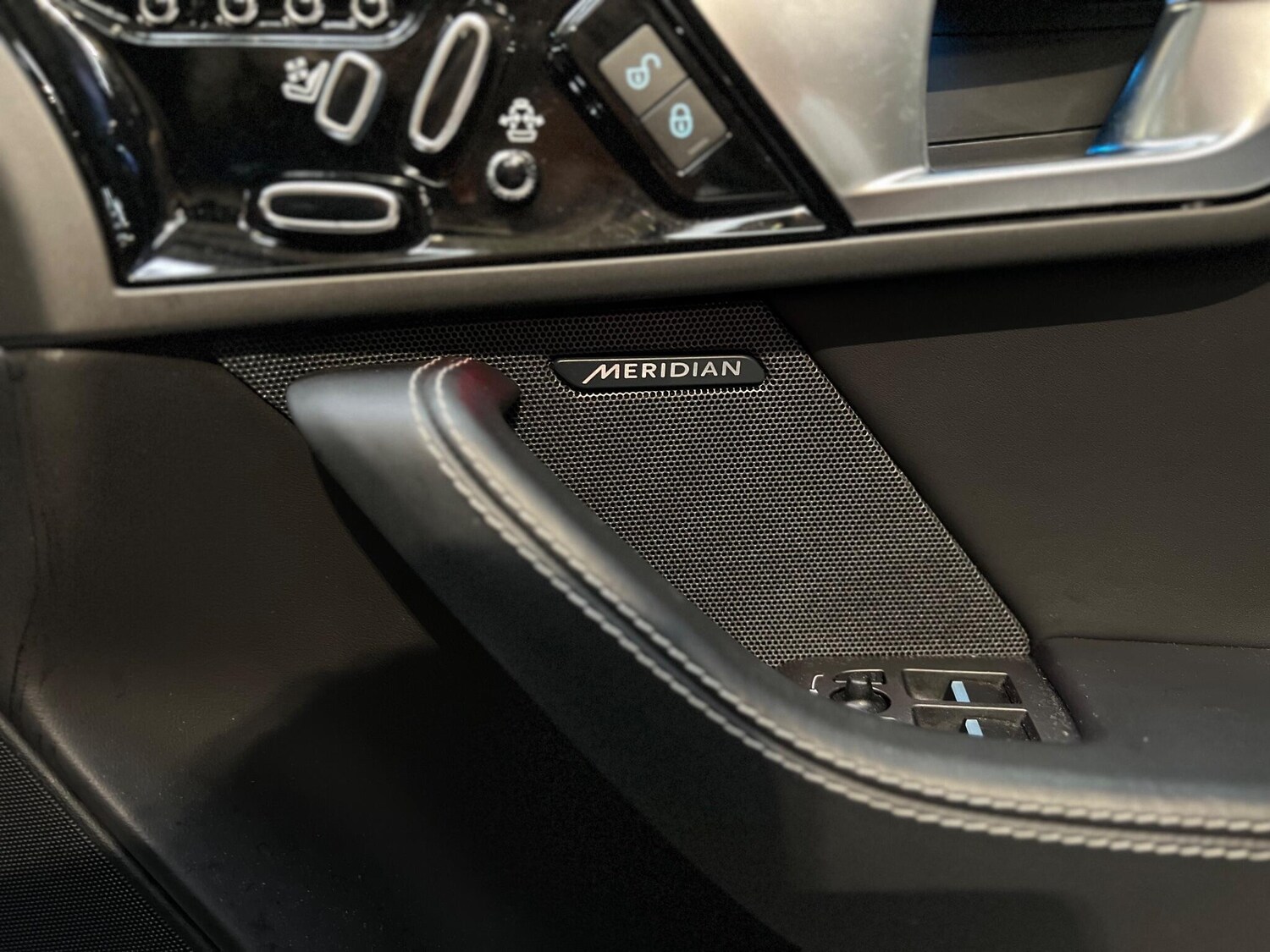 Used Jaguar F-Type for sale - 76658922: Photo 14