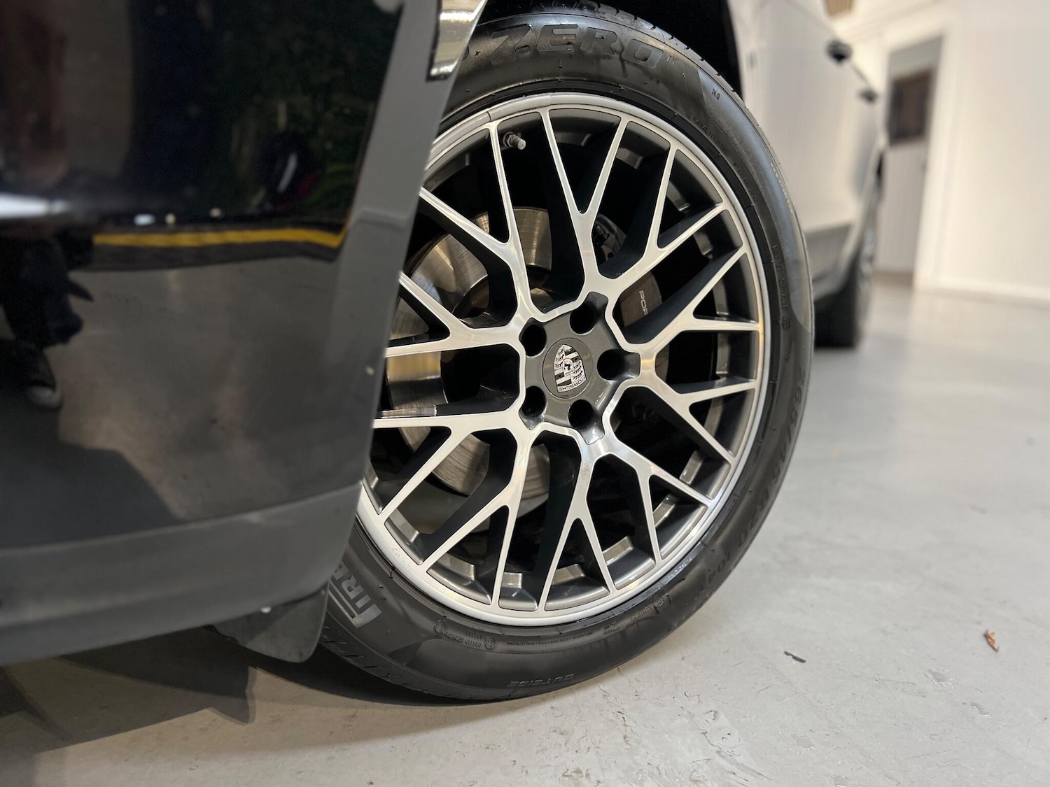 Used Porsche Macan 2015 for sale - 76657250: Photo 2