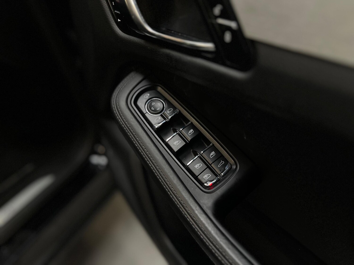 Used Porsche Macan 2015 for sale - 76657250: Photo 35