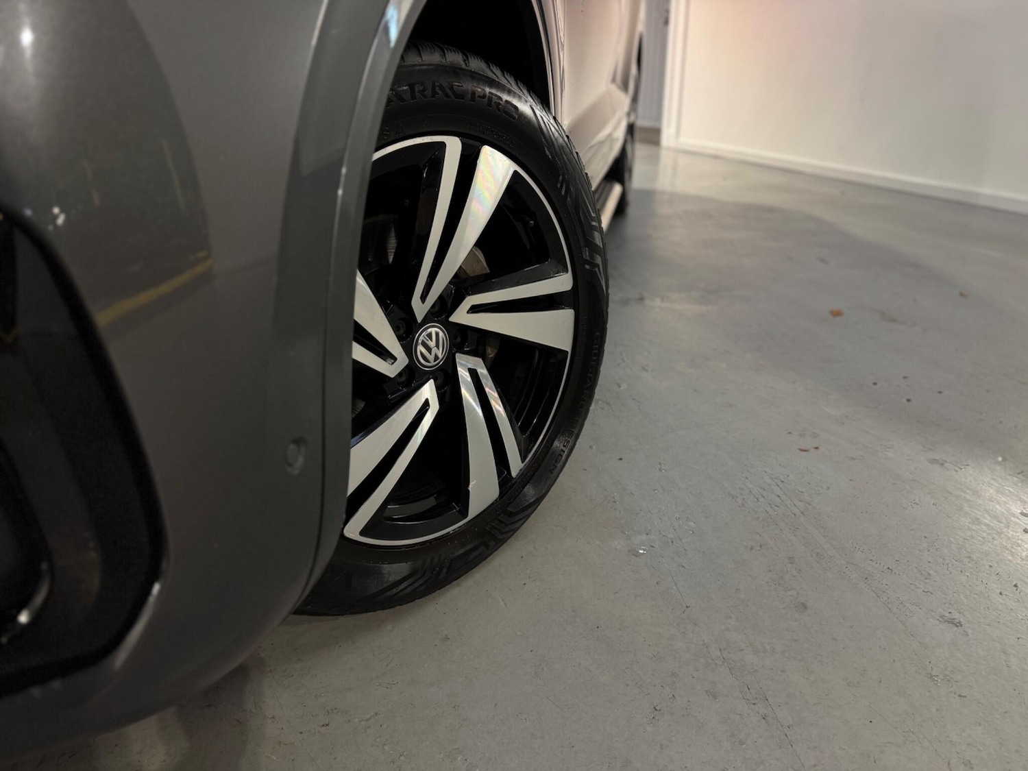 Used Volkswagen Touareg 2018 for sale - 76996846: Photo 2