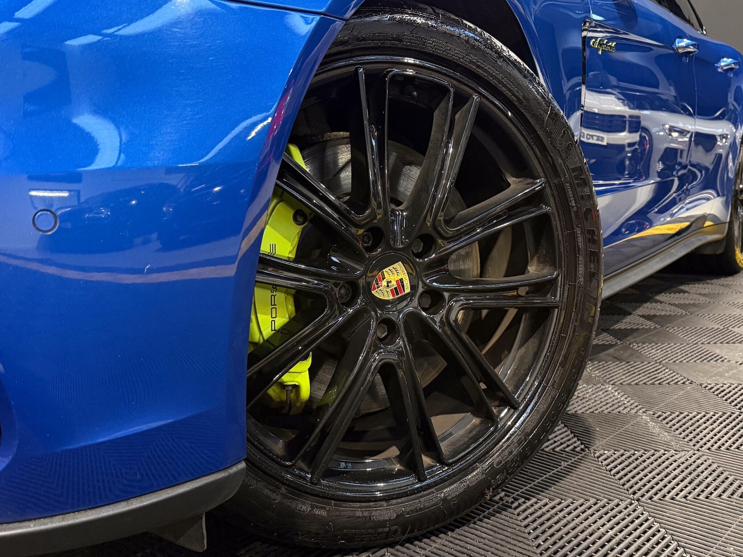 Used Porsche Panamera 2018 for sale - 77737456: Photo 2