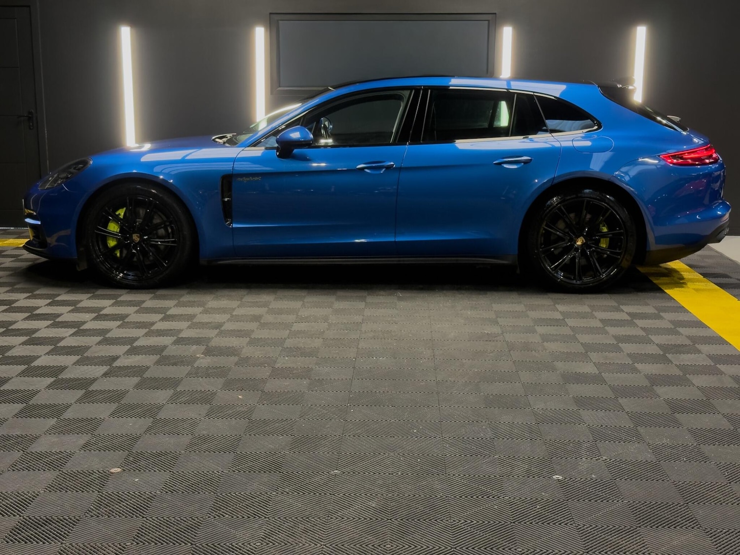 Used Porsche Panamera 2018 for sale - 77737456: Photo 3