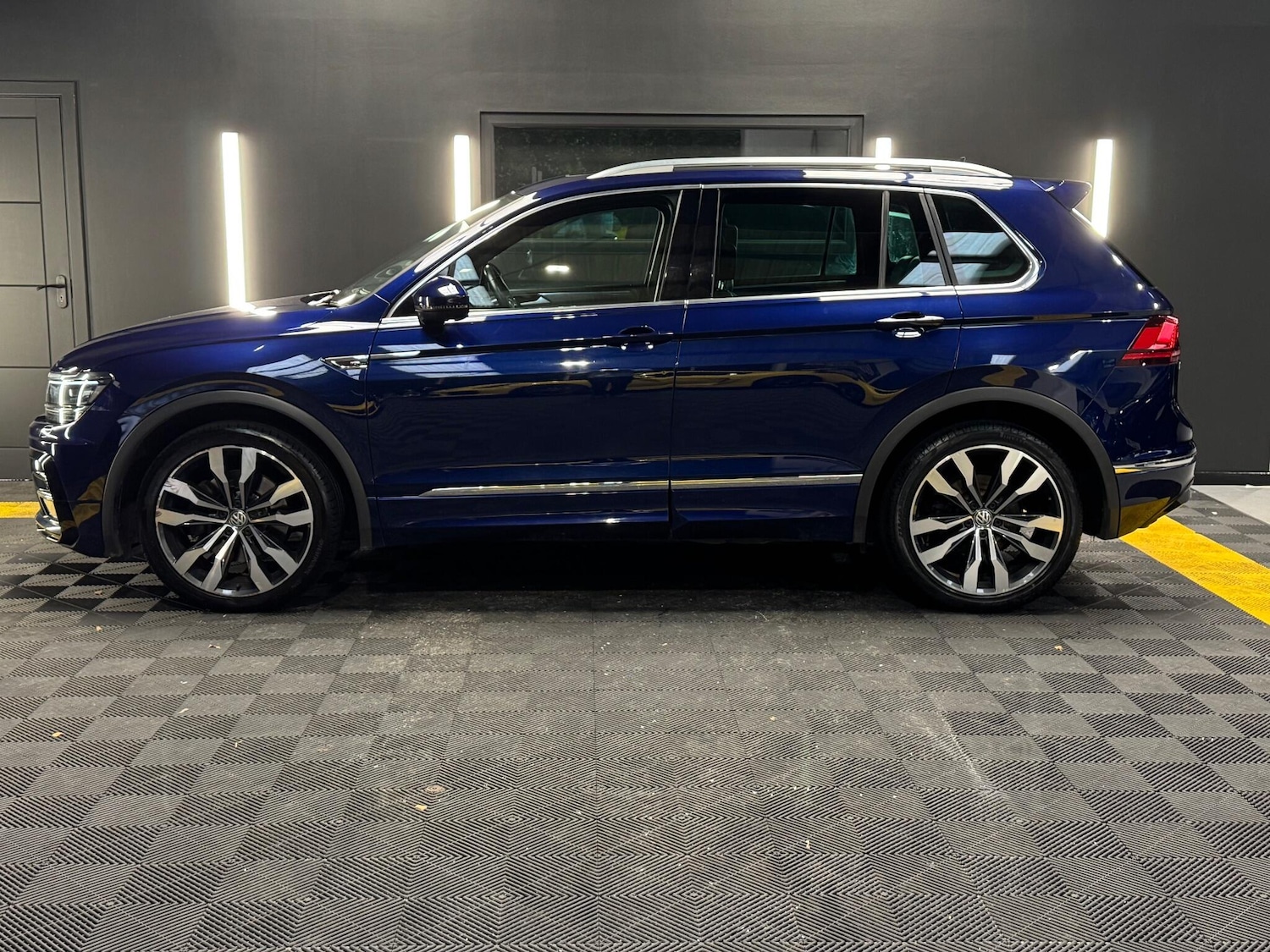 Used Volkswagen Tiguan 2017 for sale - 76965601: Photo 3
