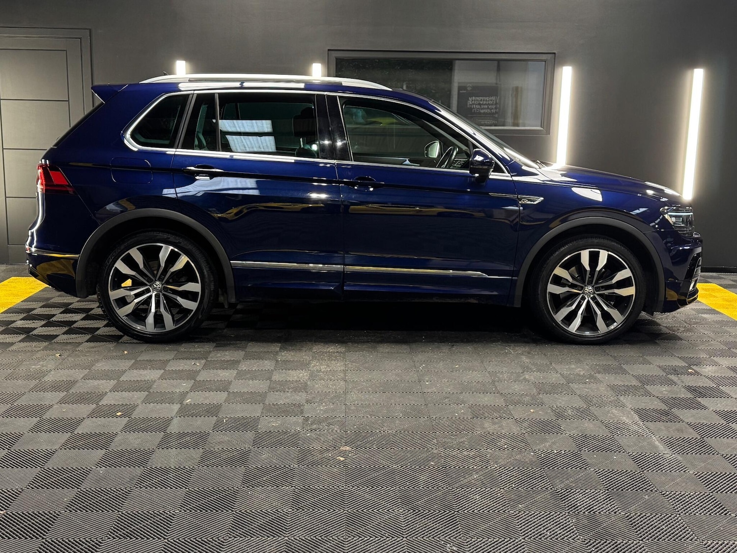 Used Volkswagen Tiguan 2017 for sale - 76965601: Photo 4