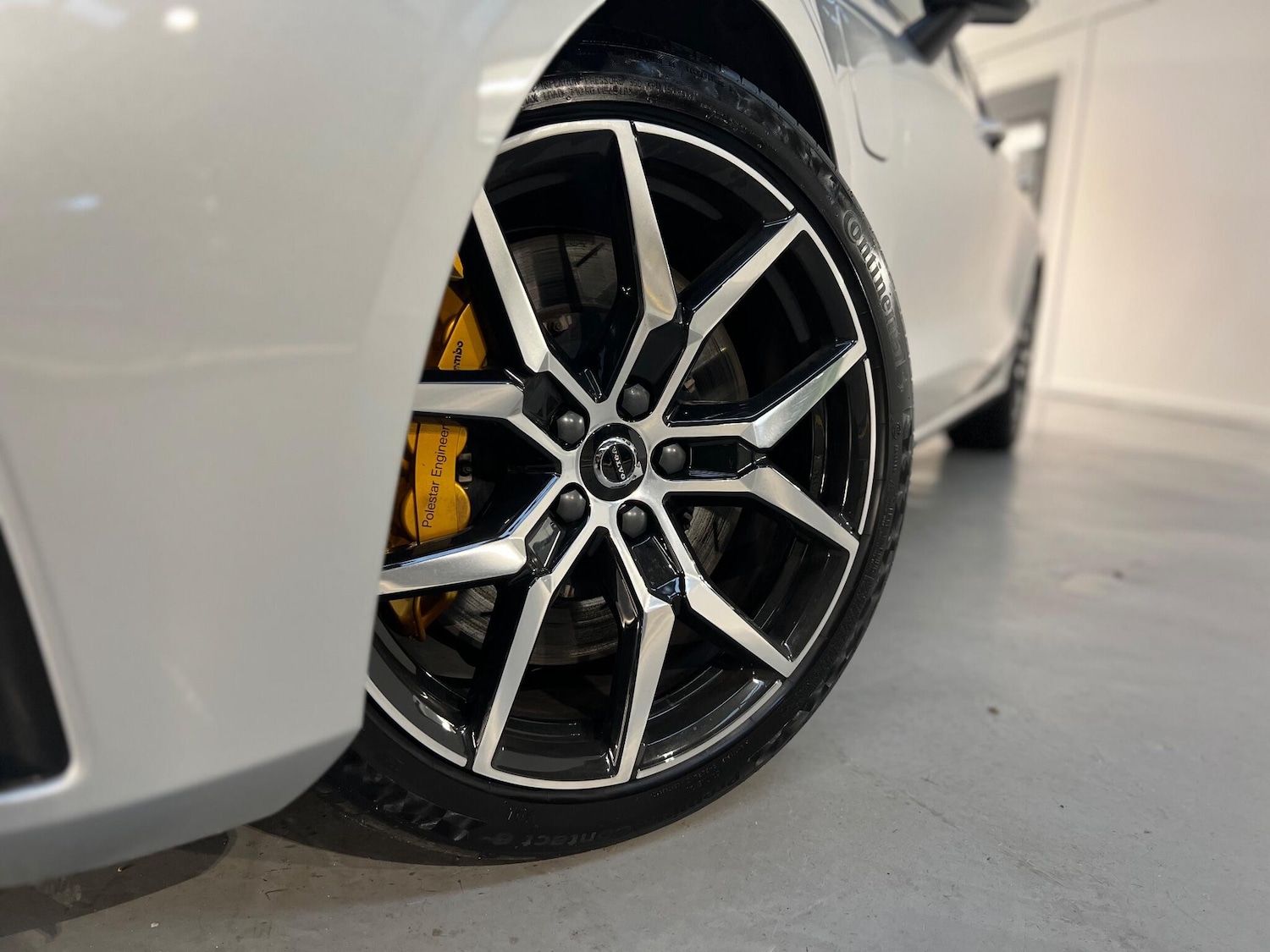 Used Volvo V60 for sale - 76658645: Photo 2