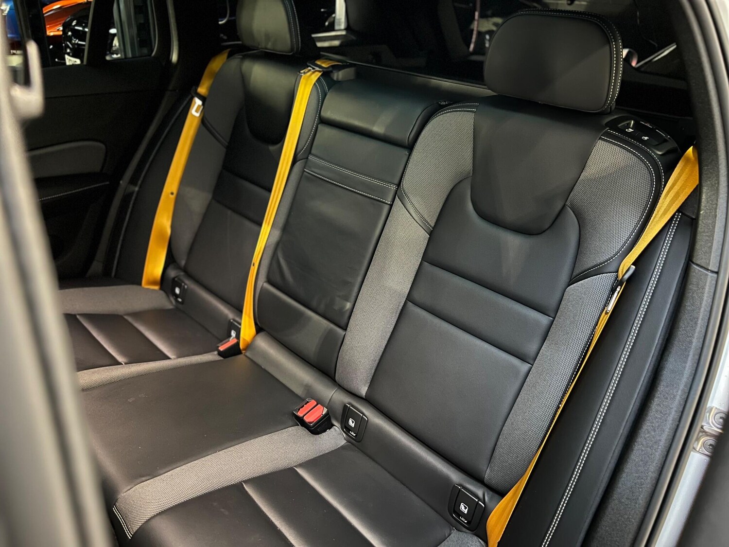 Used Volvo V60 for sale - 76658645: Photo 24