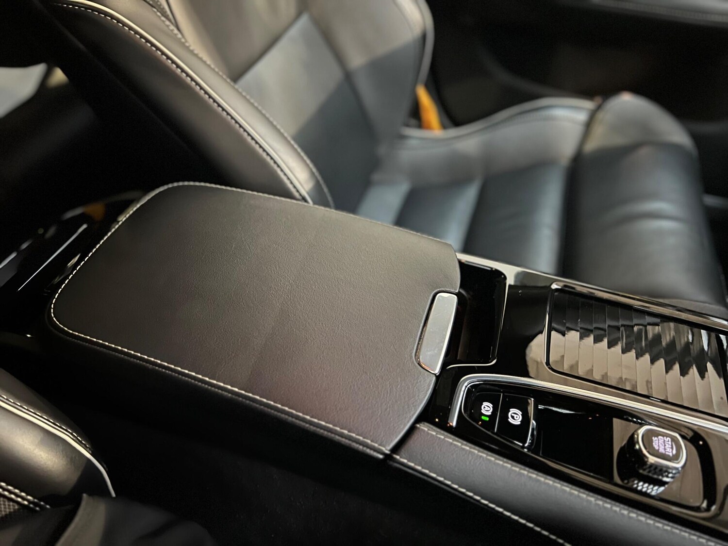 Used Volvo V60 for sale - 76658645: Photo 36