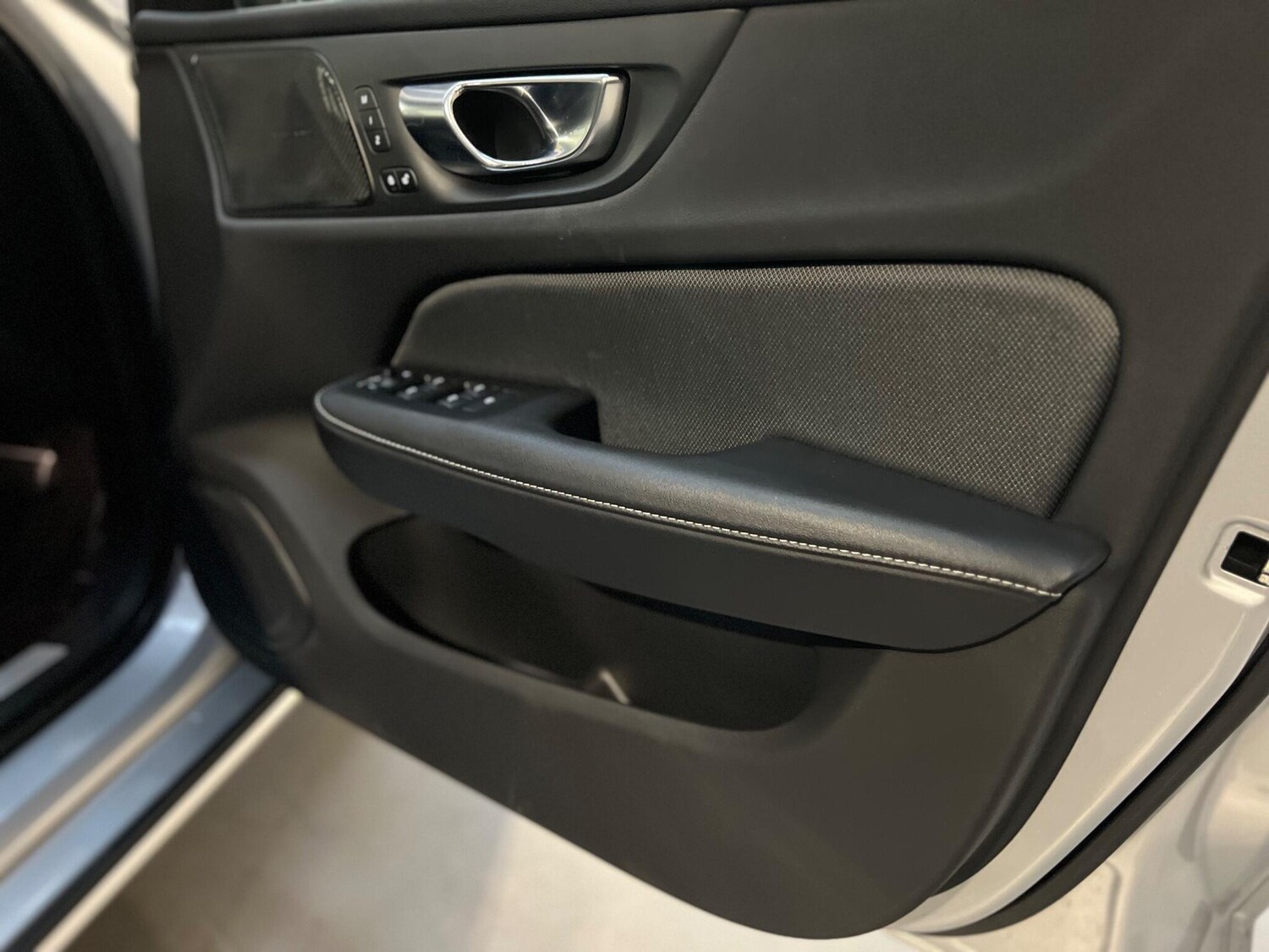 Used Volvo V60 for sale - 76658645: Photo 48