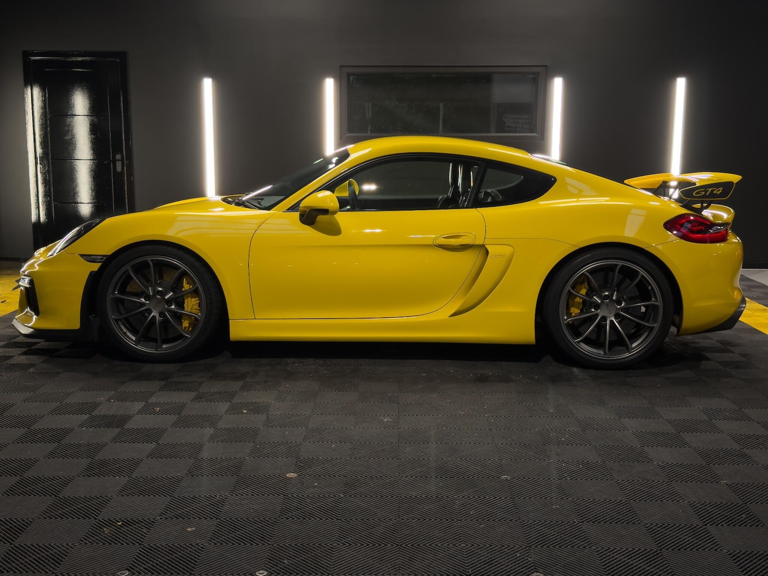 Used Porsche Cayman 2016 for sale - 76926668: Photo 2