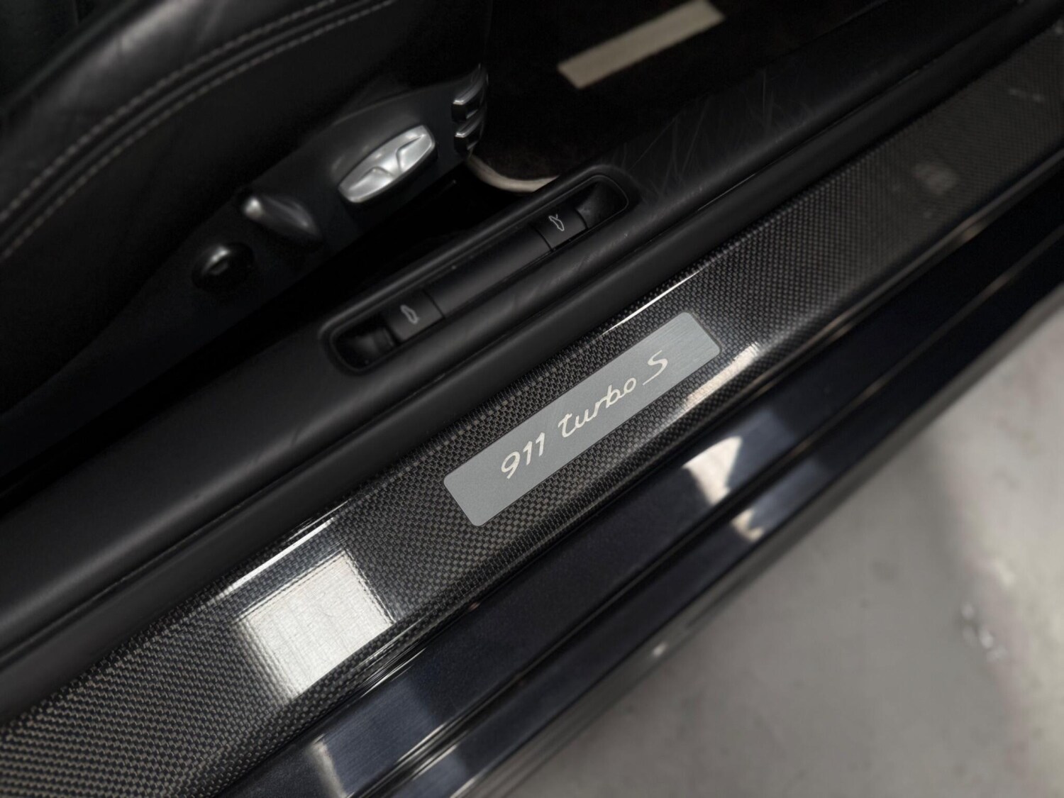 Used Porsche 911 for sale - 76659328: Photo 24