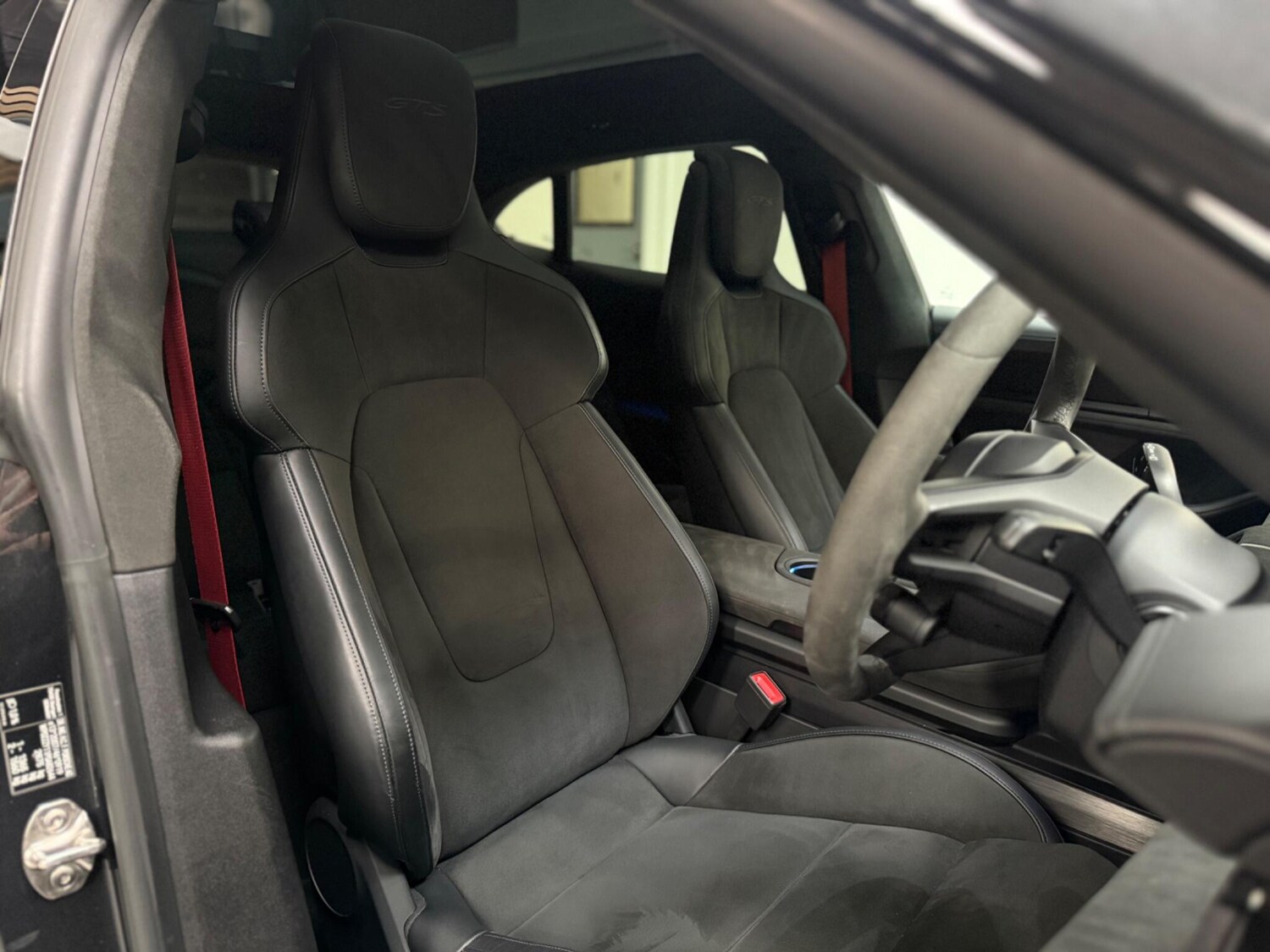 Used Porsche Taycan 2023 for sale - 76657346: Photo 15