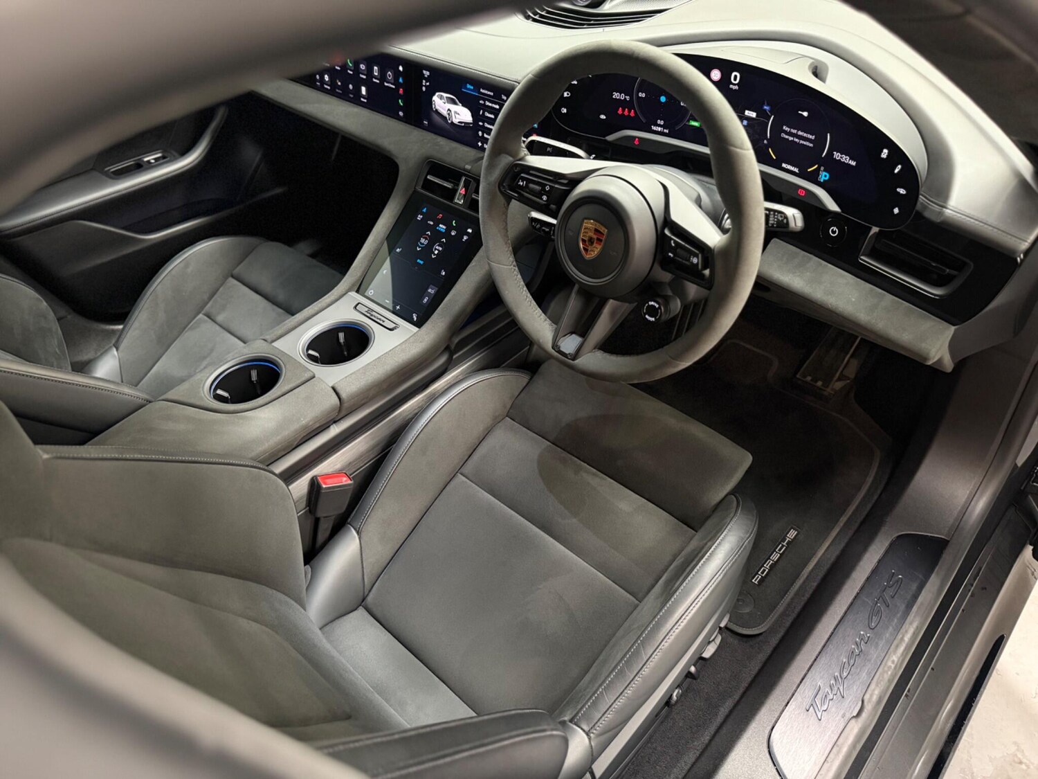 Used Porsche Taycan 2023 for sale - 76657346: Photo 16