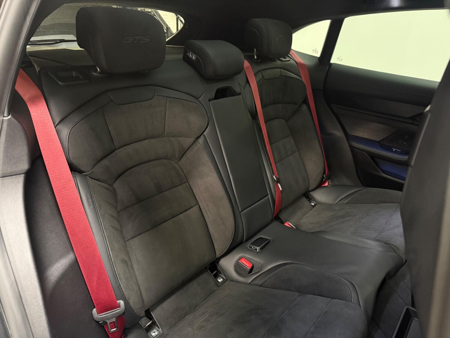 Used Porsche Taycan 2023 for sale - 76657346: Photo 19