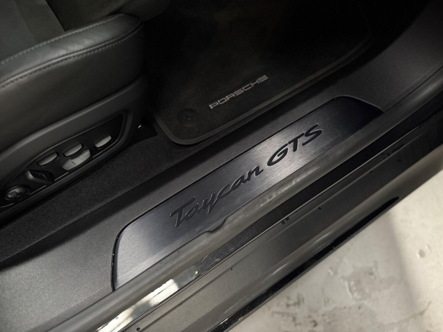 Used Porsche Taycan 2023 for sale - 76657346: Photo 33