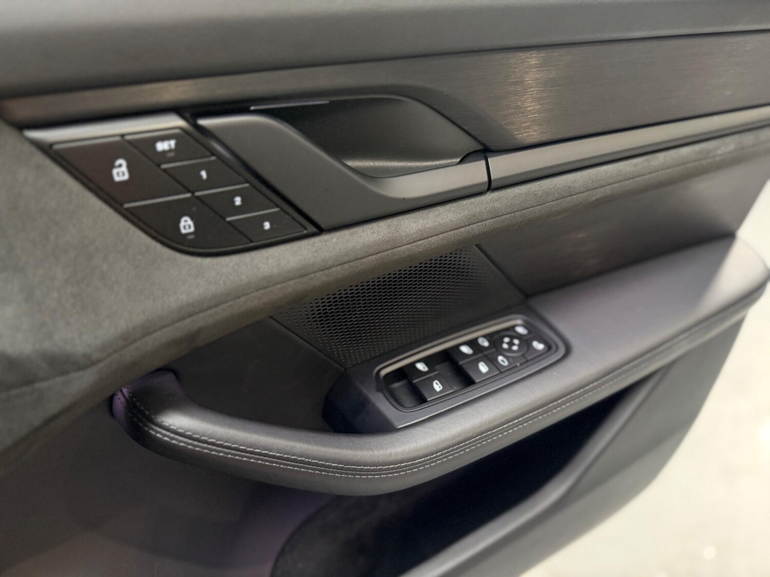 Used Porsche Taycan 2023 for sale - 76657346: Photo 34