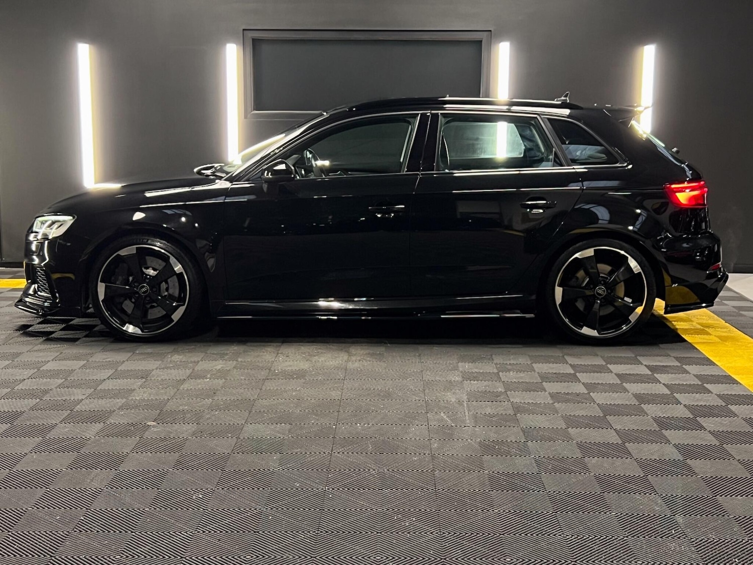 Used Audi RS3 2018 for sale - 77278902: Photo 4