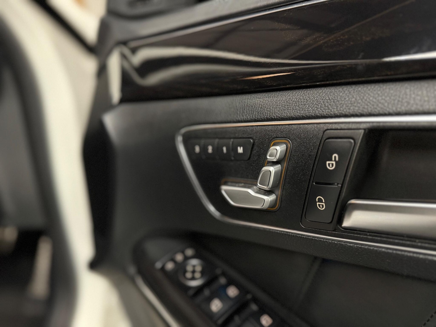 Used Mercedes-Benz E Class 2015 for sale - 77229607: Photo 31