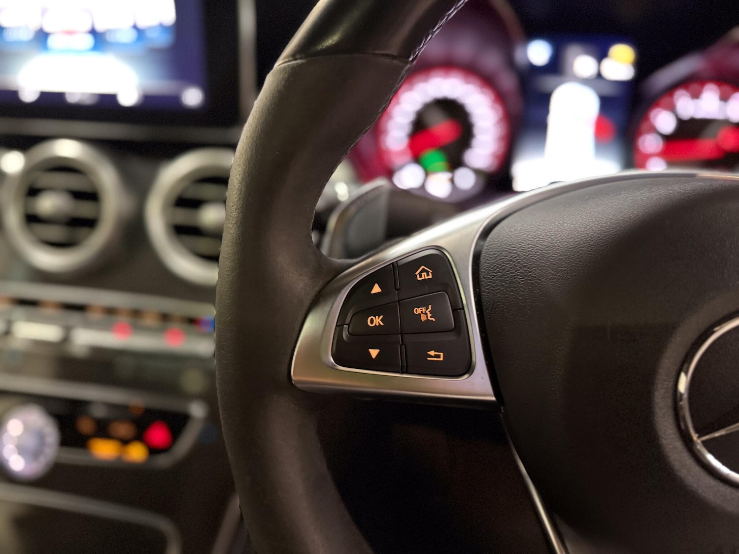 Used Mercedes-Benz C Class 2018 for sale - 76898444: Photo 31