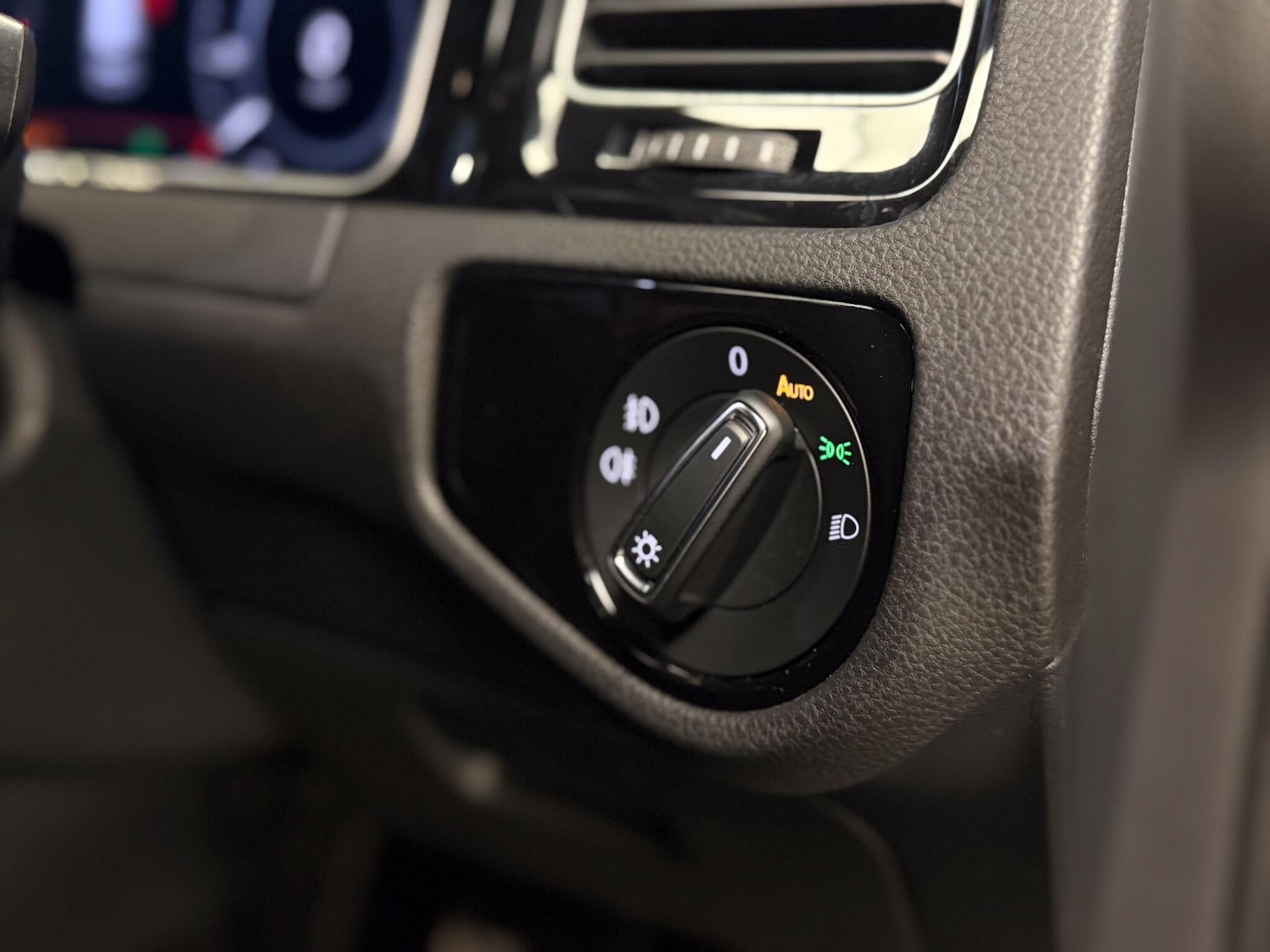 Used Volkswagen Golf 2019 for sale - 77130860: Photo 25