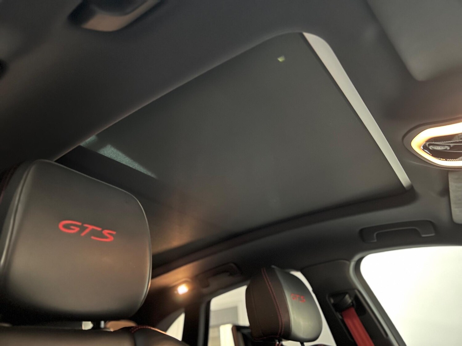 Used Porsche Macan for sale - 76658993: Photo 37