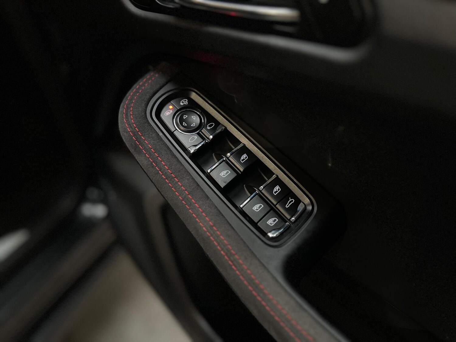 Used Porsche Macan for sale - 76658993: Photo 44