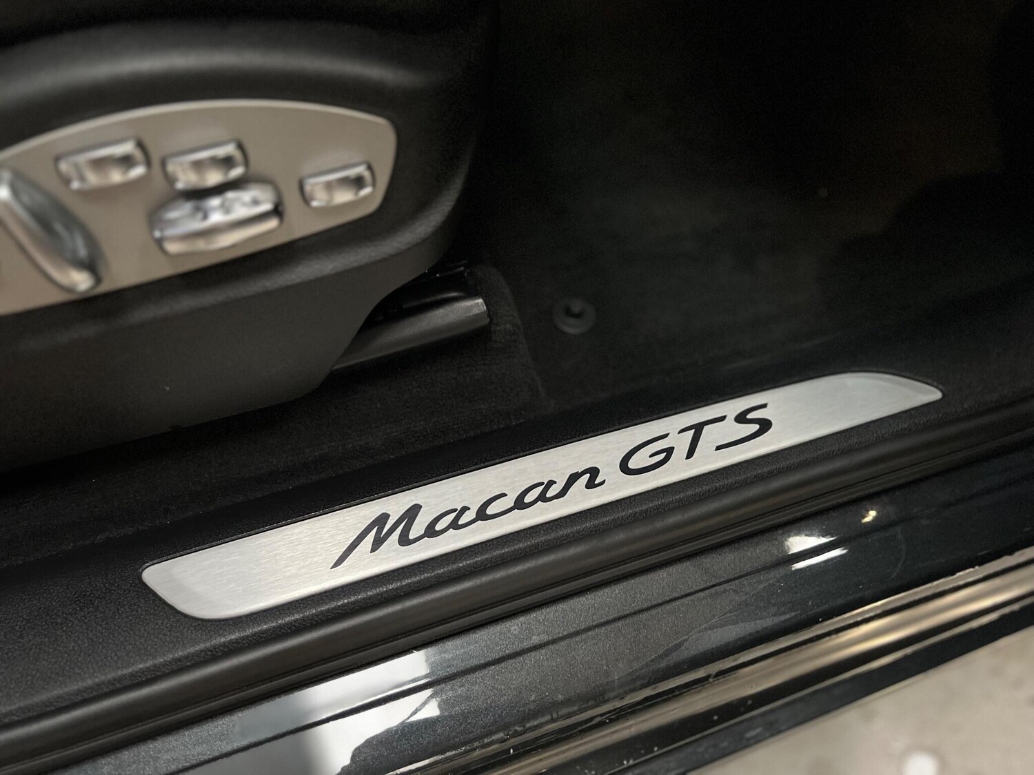Used Porsche Macan for sale - 76658993: Photo 46
