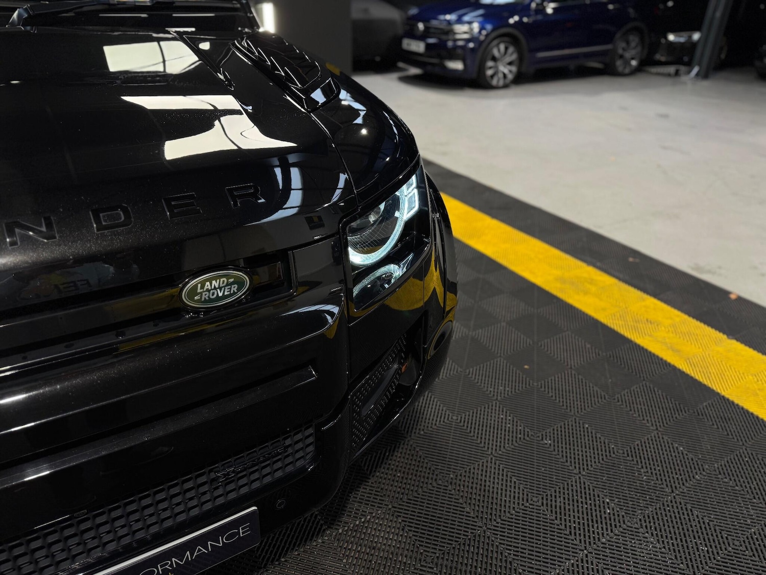 Used Land Rover Defender 110 for sale - 76965196: Photo 11