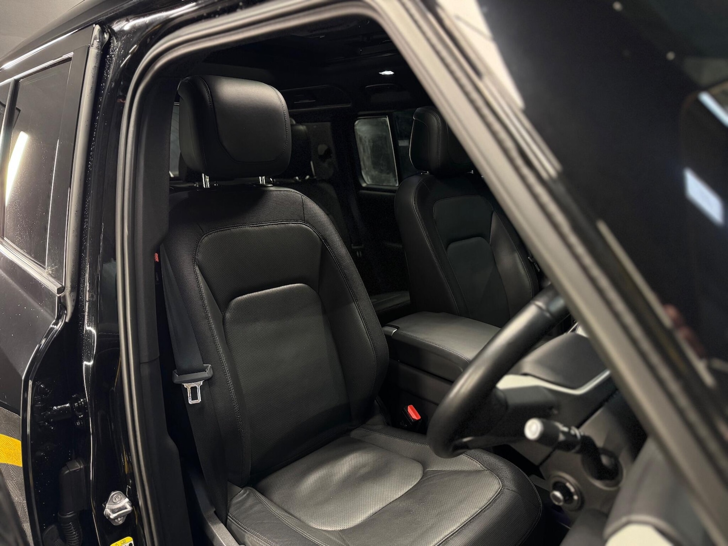 Used Land Rover Defender 110 for sale - 76965196: Photo 14