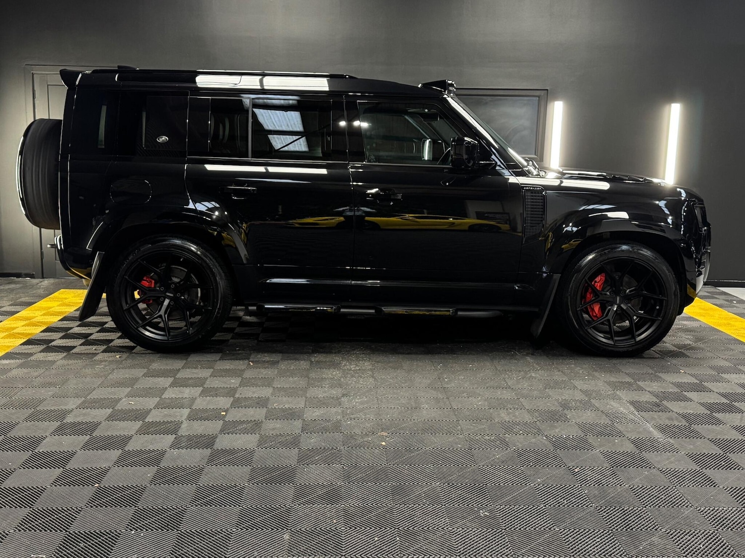 Used Land Rover Defender 110 for sale - 76965196: Photo 5