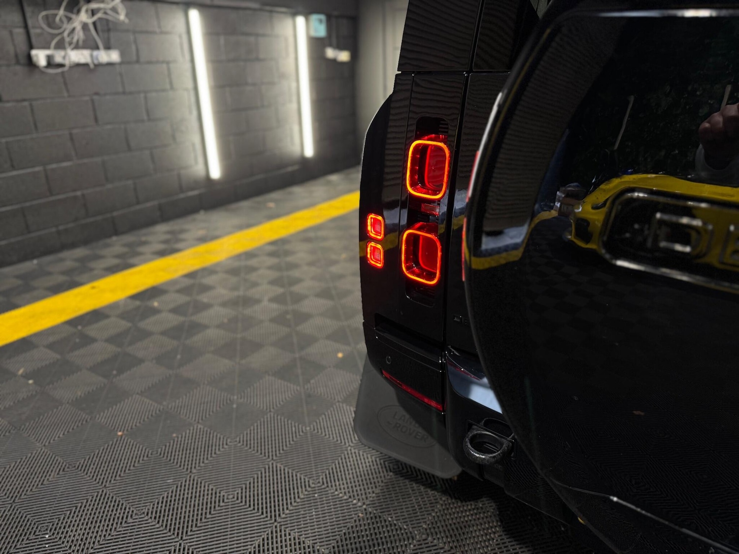 Used Land Rover Defender 110 for sale - 76965196: Photo 8